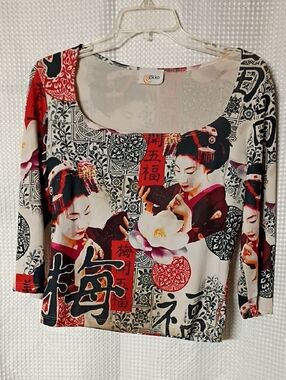 Women's Scoop Neck Graphic Geisha Print Top in Cream and Red